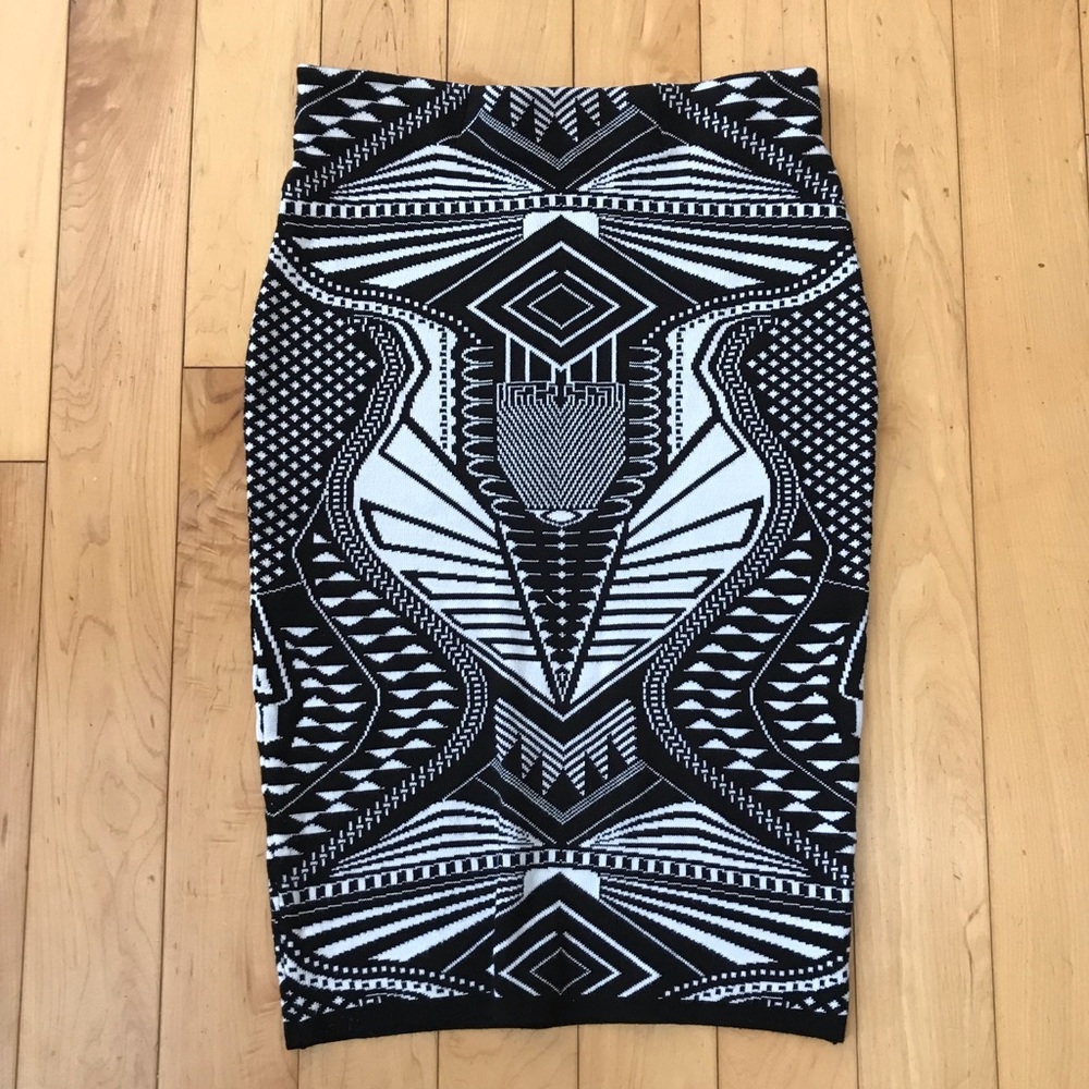 Vintage Y2K Rue 21 Black White Stretch Knit Graphic Print Bodycon Pencil Skirt S